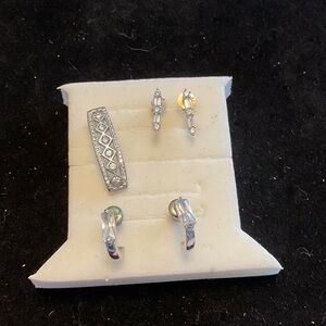 Elegant Silver Toned Women's Jewelry Set of pendant and two sets earrings.